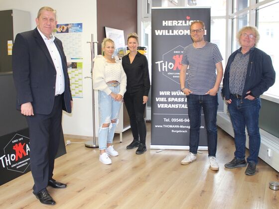 MdB Andreas Schwarz mit Konzertveranstalter Johnny Thomann (re.) und seinem Team